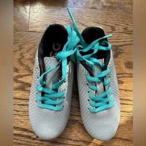 DSG Kids' ⚽️ Soccer Cleats ⚽️, silver/teal, size 9, new in box